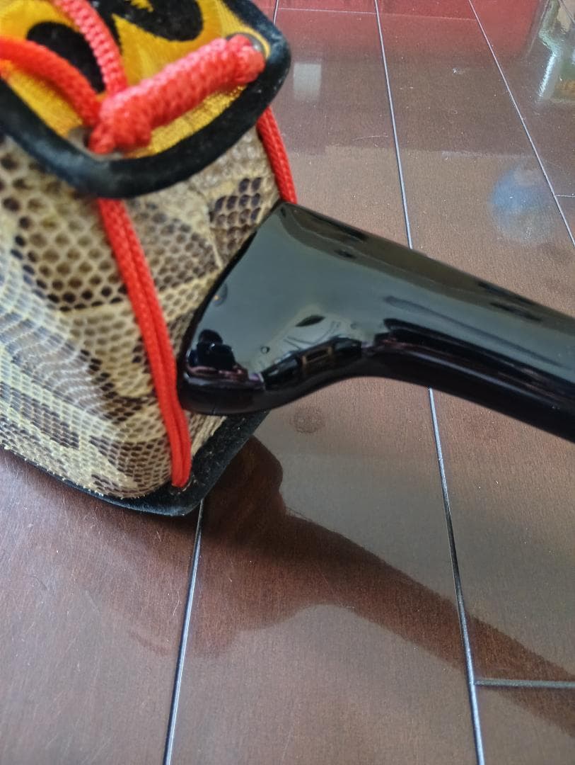 【中古・美品】沖縄 三線 本革 本蛇皮 和楽器 ハードケース＋付属品付