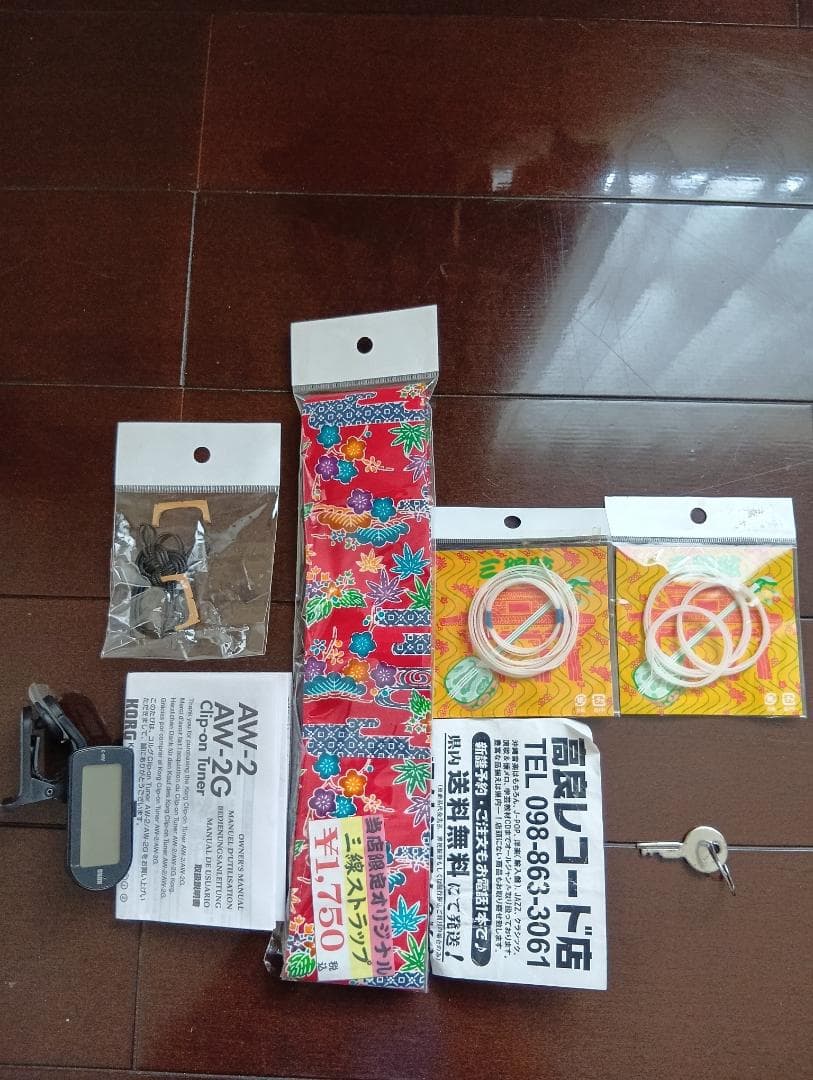 【中古・美品】沖縄 三線 本革 本蛇皮 和楽器 ハードケース＋付属品付