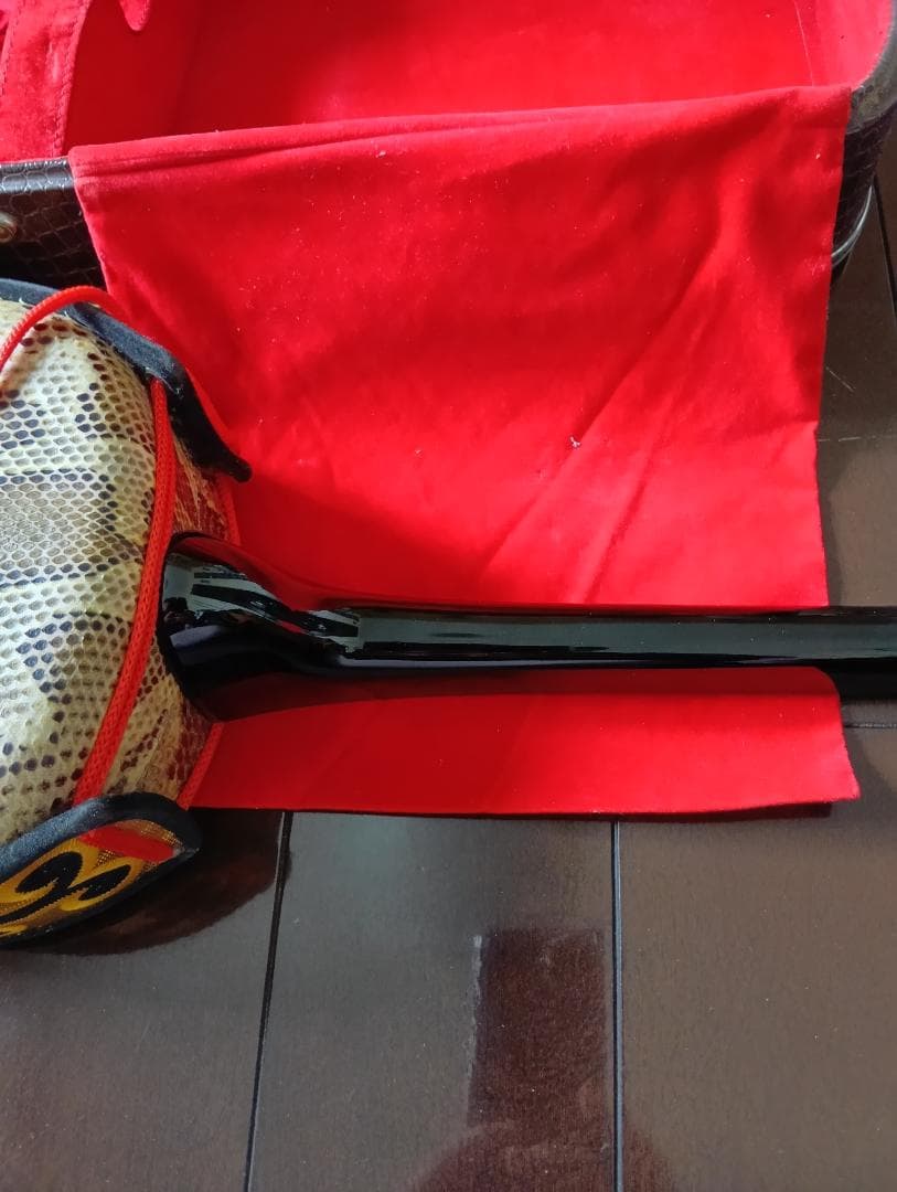 【中古・美品】沖縄 三線 本革 本蛇皮 和楽器 ハードケース＋付属品付