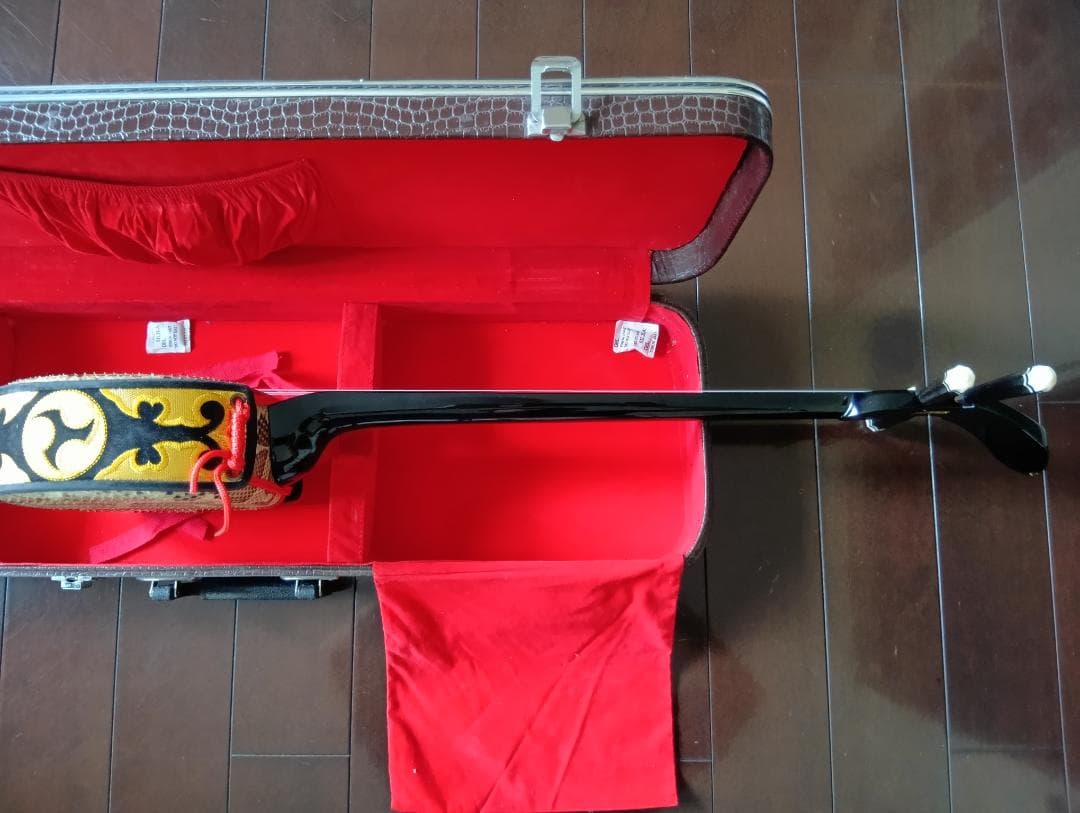 【中古・美品】沖縄 三線 本革 本蛇皮 和楽器 ハードケース＋付属品付