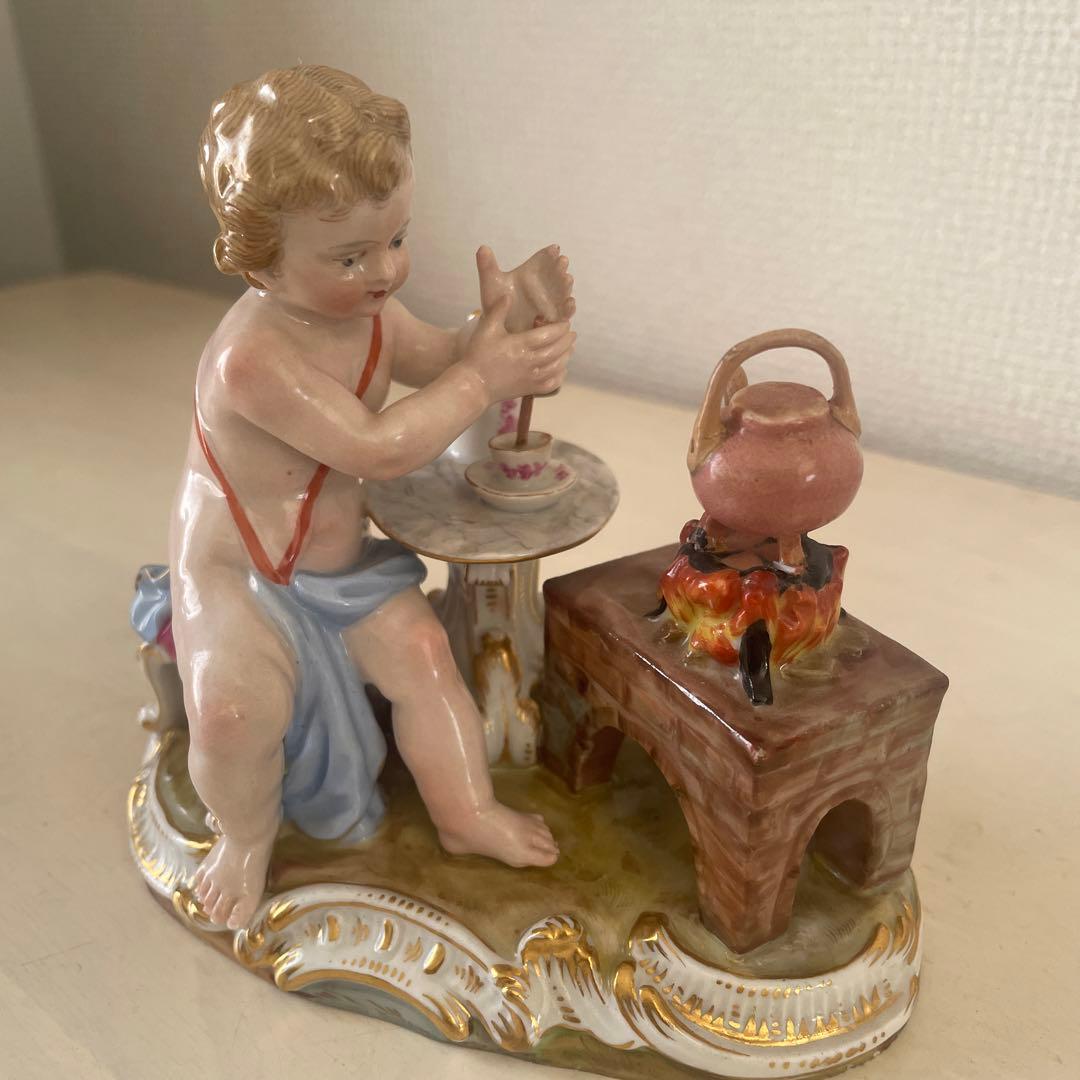 マイセン「ホットチョコレートを作る天使」四大元素:火 19世紀