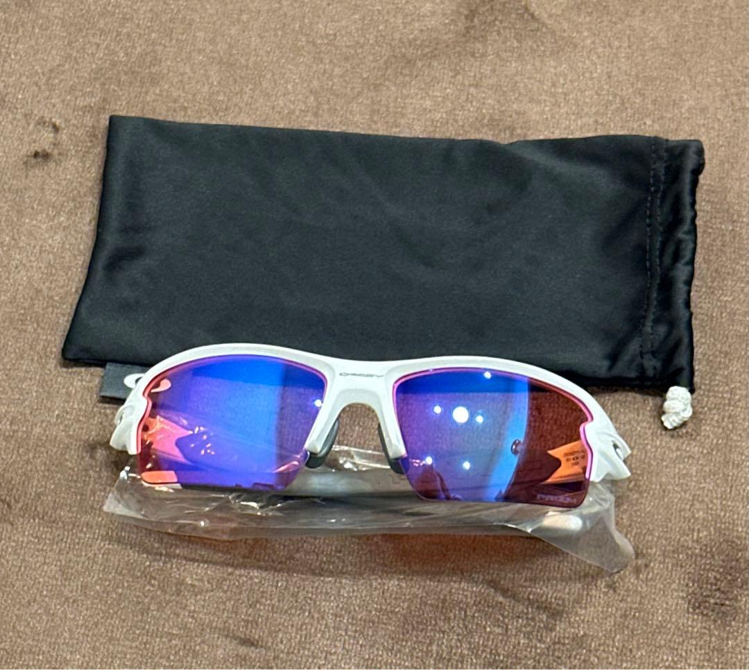 Oakley サングラス ホワイト/グレー/紫 収納袋付き