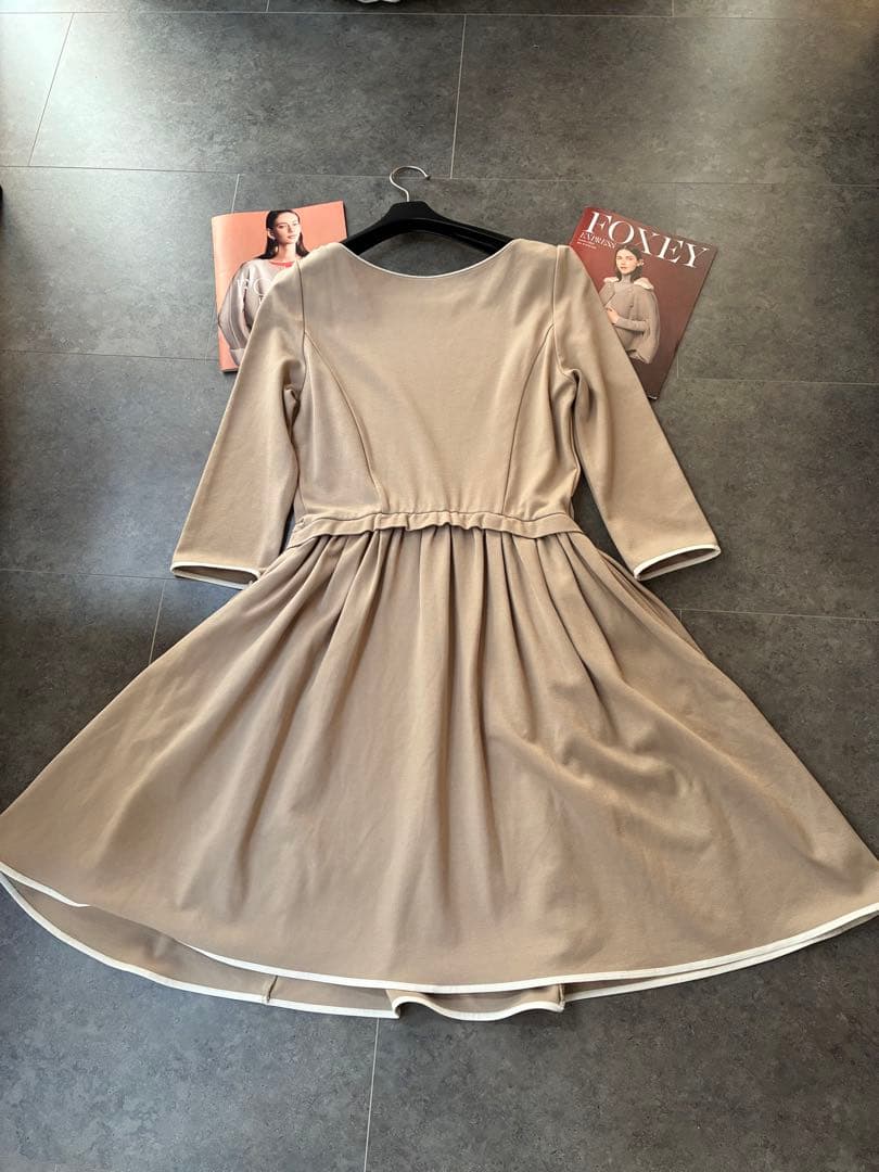 フォクシー　デイジーリン　ベージュ 長袖 フレアワンピース　40