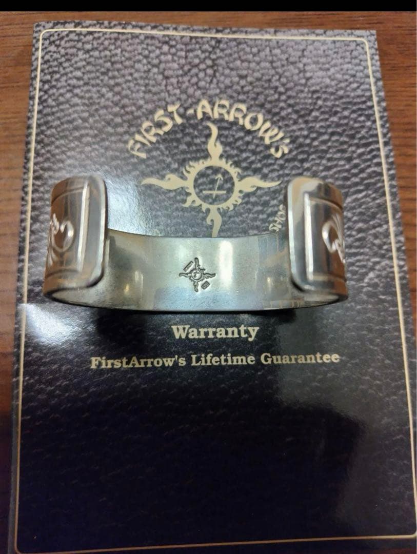 First Arrows 彫刻オープンバングル