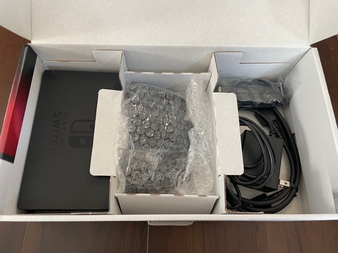 S*i様 Nintendo Switch 本体 赤/緑 Joy-Con付き