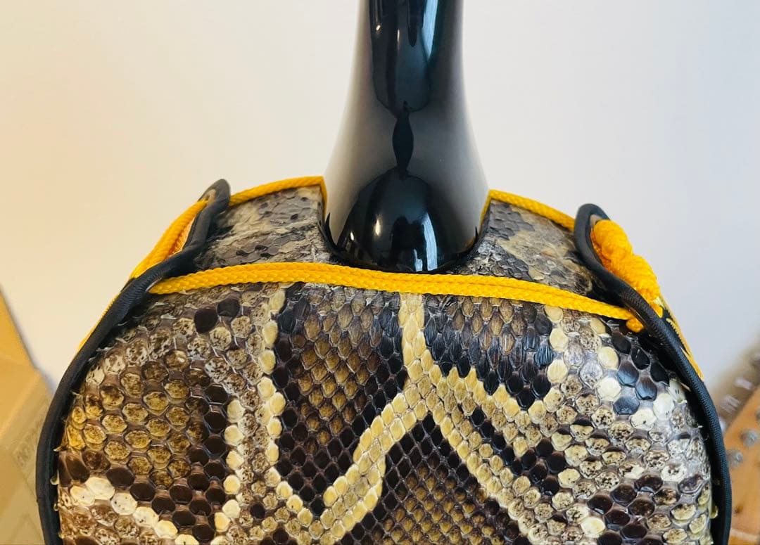 本皮 三線 美品！ケース+ウマ+バチ付き 沖縄三線