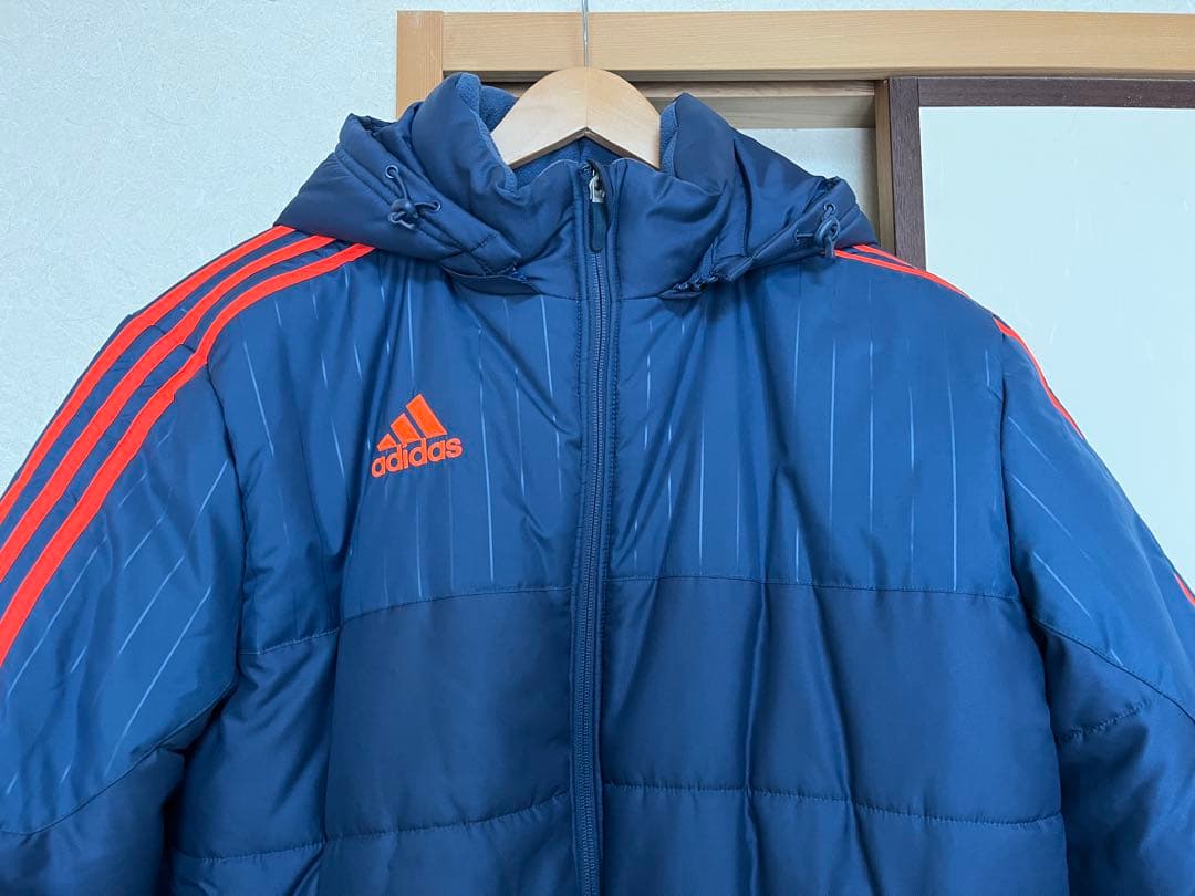 アディダス ネイビーダウンジャケット蛍光オレンジライン - メルカリ