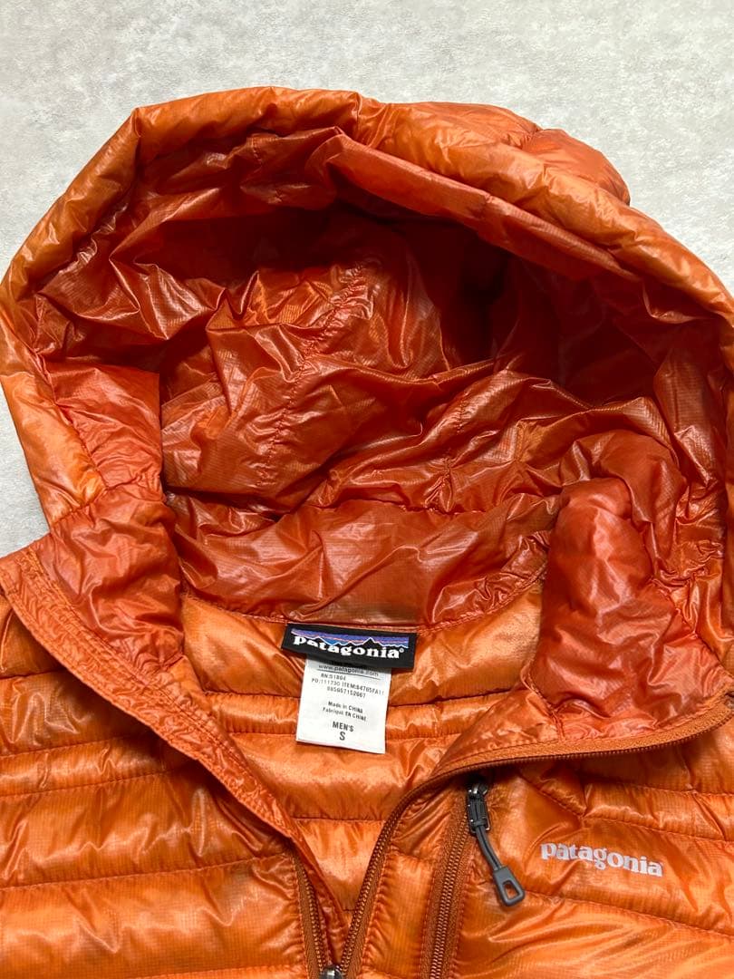 希少 極美品 パタゴニア ウルトラライトダウン フーディ S オレンジ