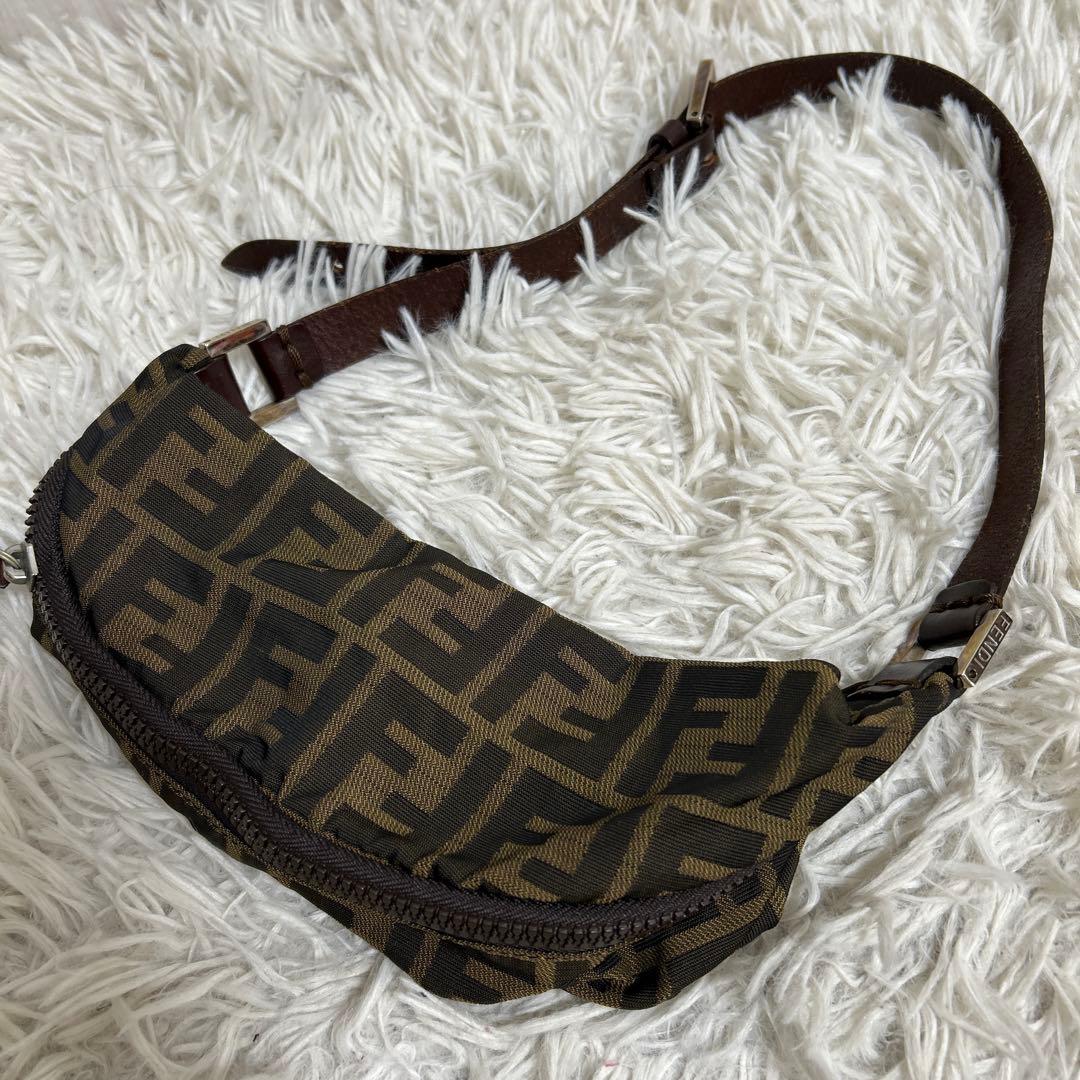 FENDI ズッカ　ウエストポーチ　ウエストバッグ　レザー　ナイロンキャンバス