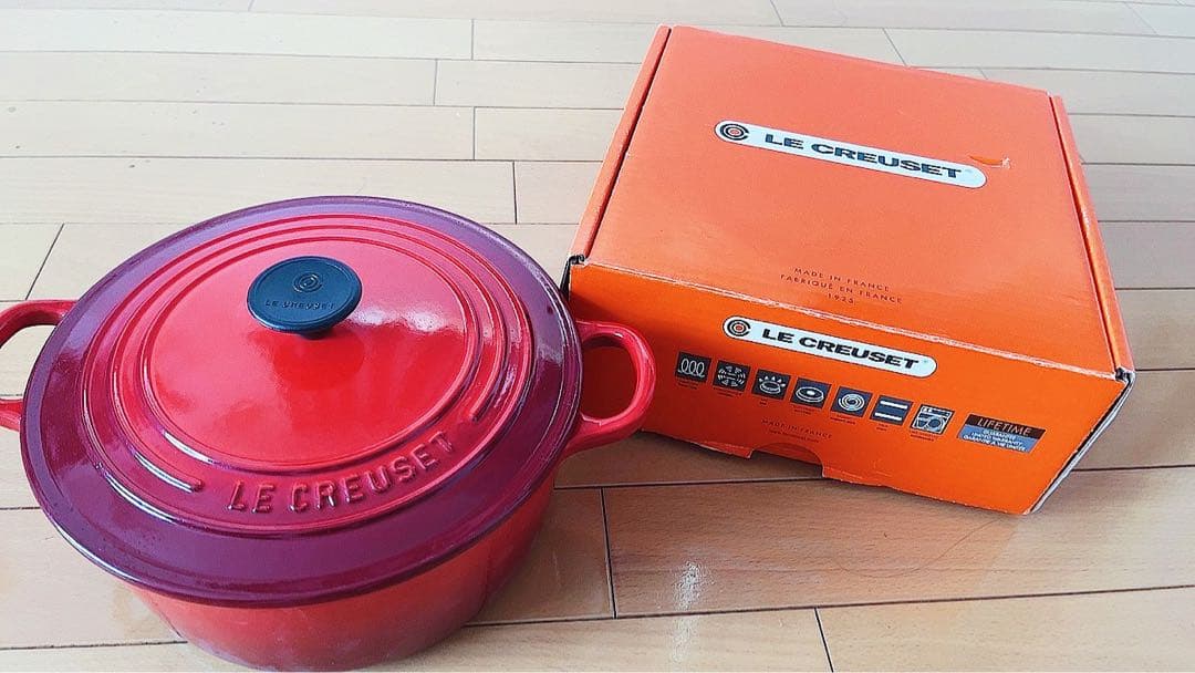 【新品未使用】LE CREUSET 赤 両手鍋 約22cm 箱付き