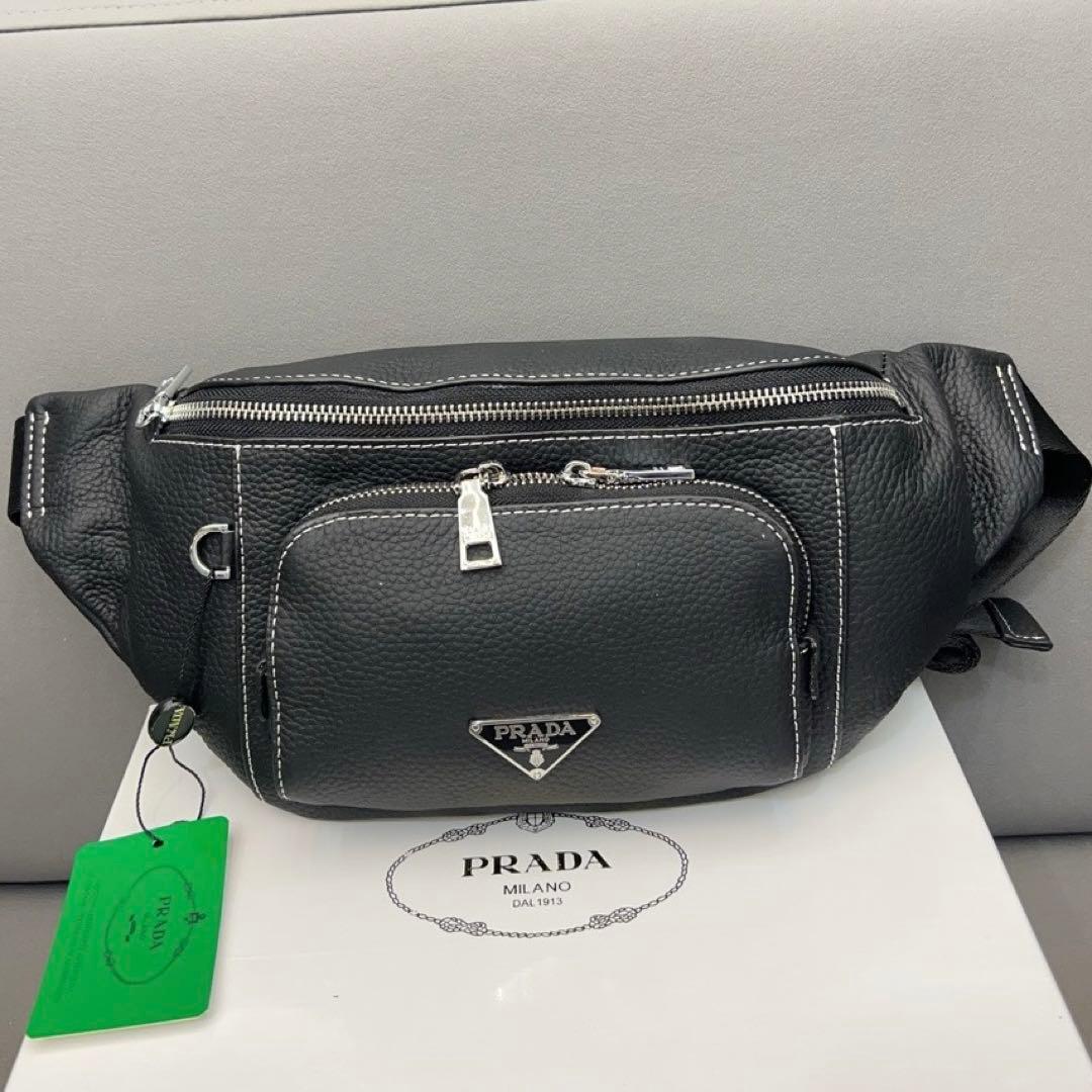PRADAノベルティボディバッグ