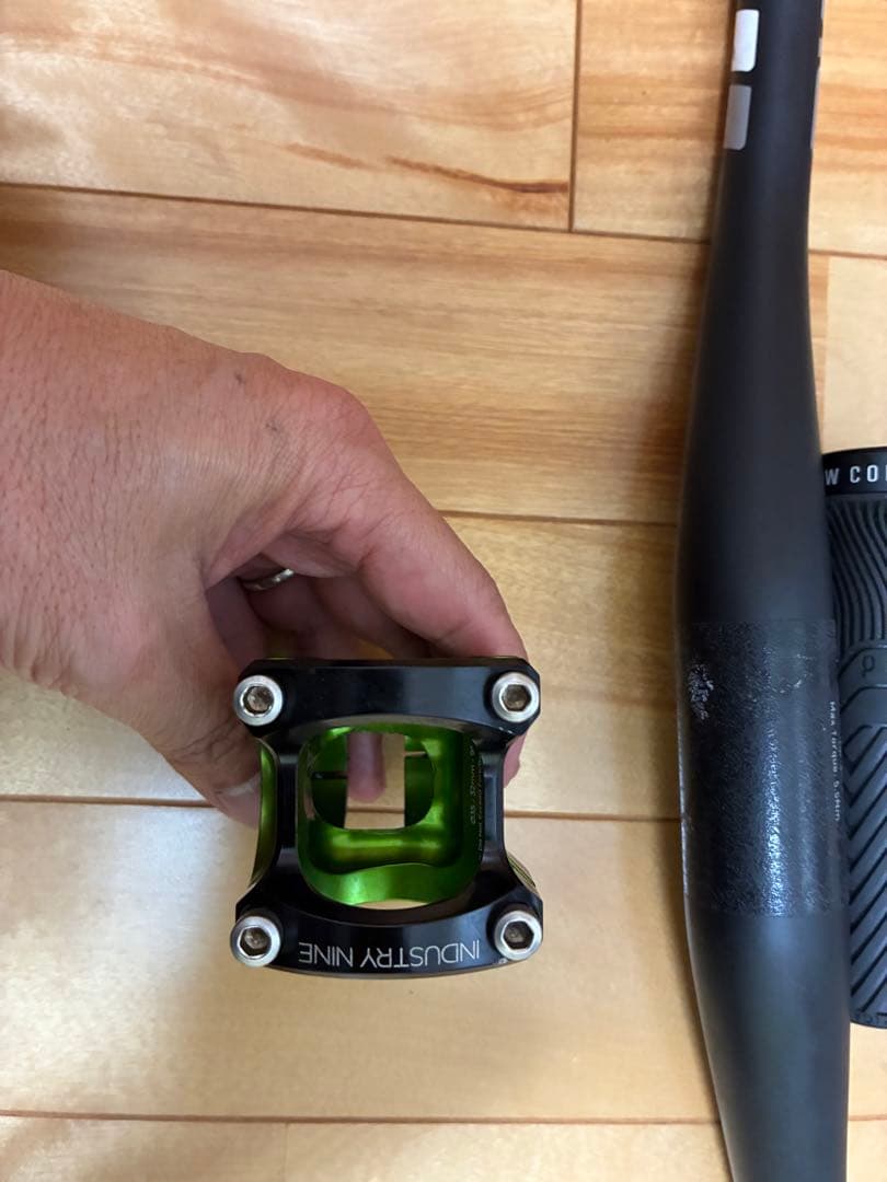 ENVE M7カーボンハンドルバー+ Industrynine A35ステム