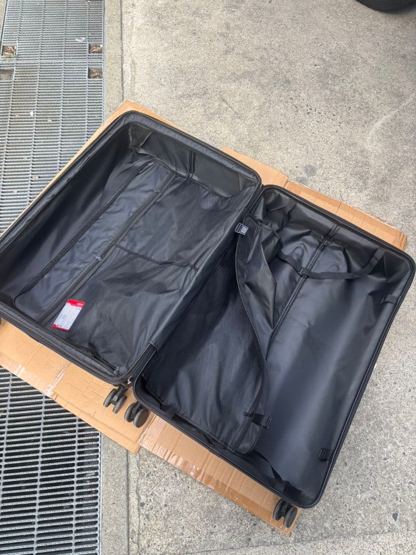 大容量特大LLサイズ　スーツケース　鏡面加工デザインシルバー32インチ150 L