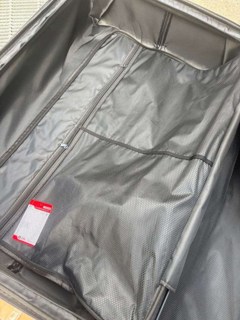 大容量特大LLサイズ　スーツケース　鏡面加工デザインシルバー32インチ150 L