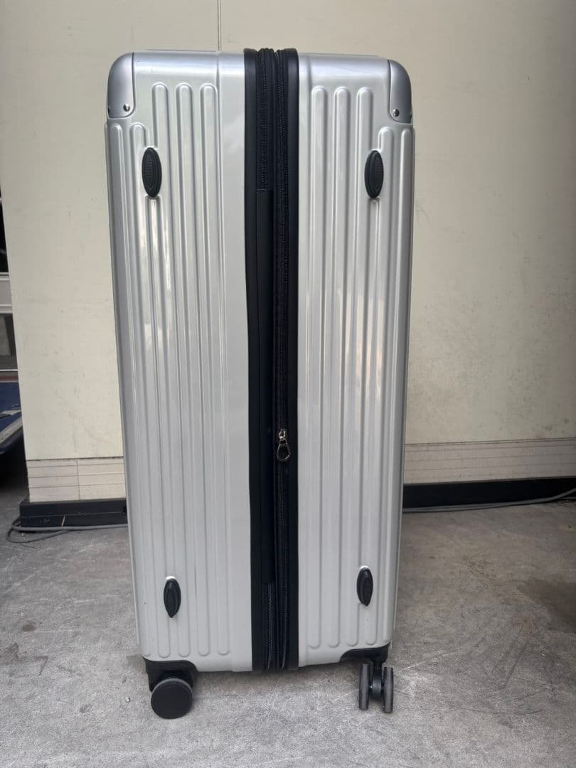 大容量特大LLサイズ　スーツケース　鏡面加工デザインシルバー32インチ150 L