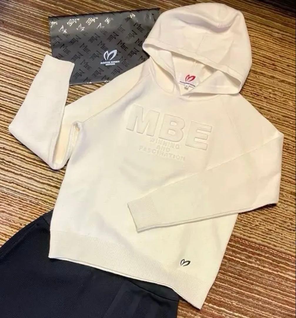 ⭐️美品⭐️マスターバニー フーディ 型押し立体ロゴ ホワイト