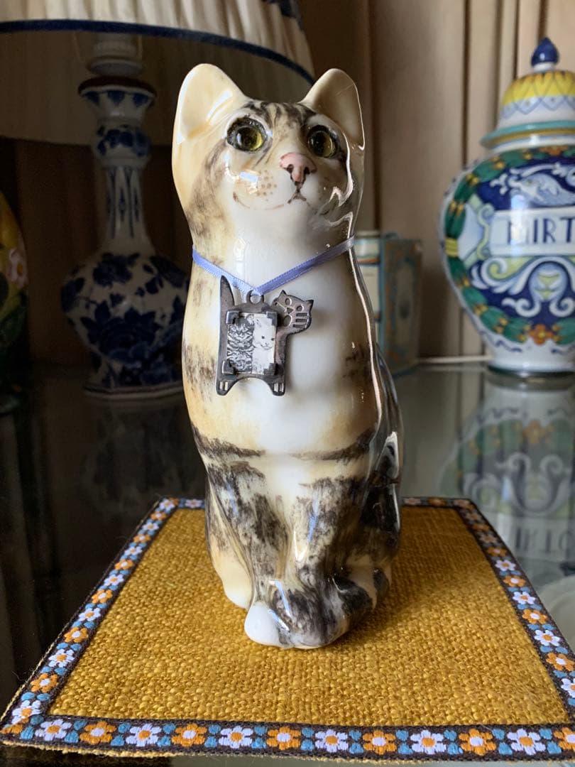 ケンジントンキャット　高さ21㎝の銀の猫ペンダント付けた可愛い￼猫ちゃん！