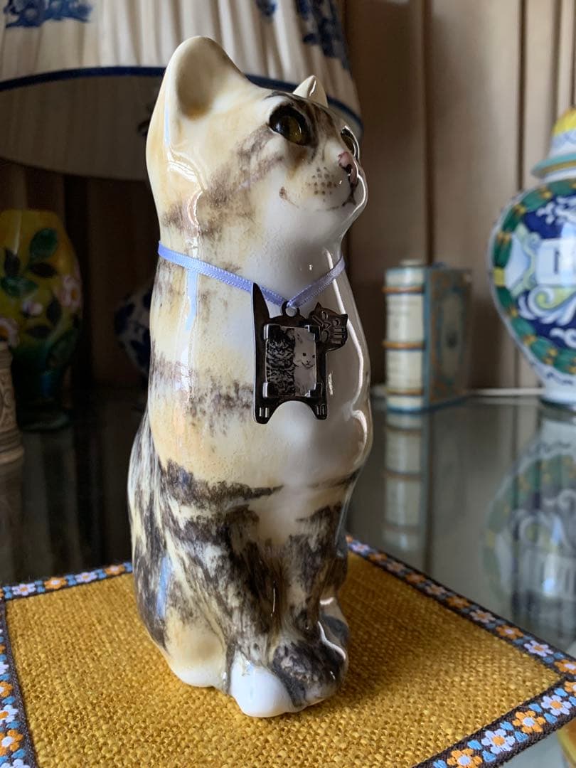 ケンジントンキャット　高さ21㎝の銀の猫ペンダント付けた可愛い￼猫ちゃん！