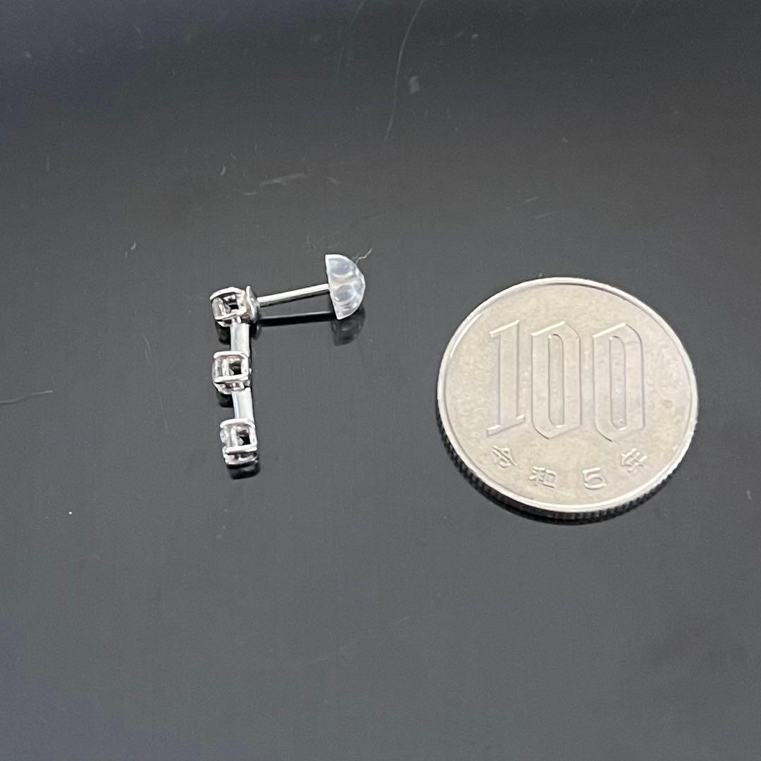 片耳　Ptダイヤモンドピアス トリロジー