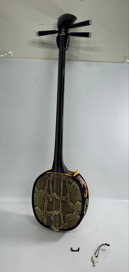 ④ 沖縄 三線 本蛇革 ハードケース付き 初心者 入門 蛇皮 本革