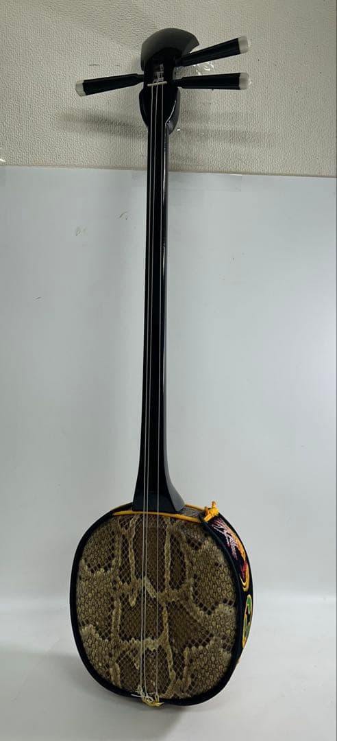 ④ 沖縄 三線 本蛇革 ハードケース付き 初心者 入門 蛇皮 本革