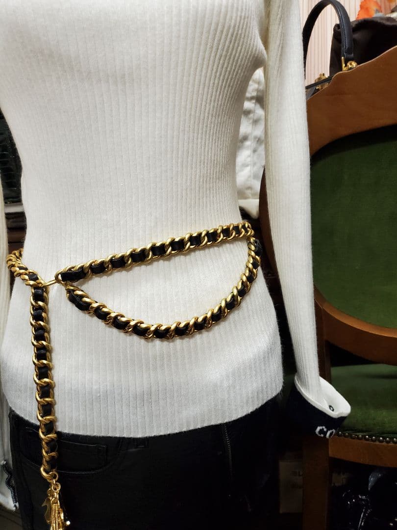 CHANEL シャネル　ゴールドチェーンベルト チャーム付き