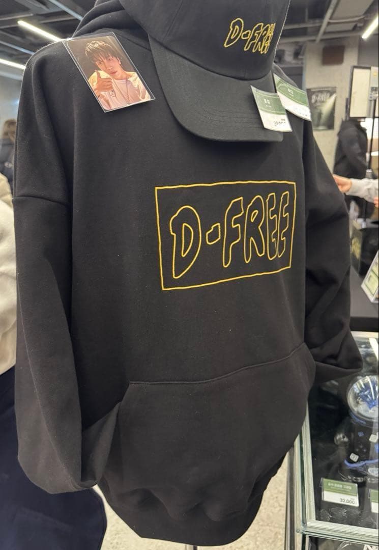 ヨンファ フーディー トレカ付き パーカー ソウルコン CNBLUE