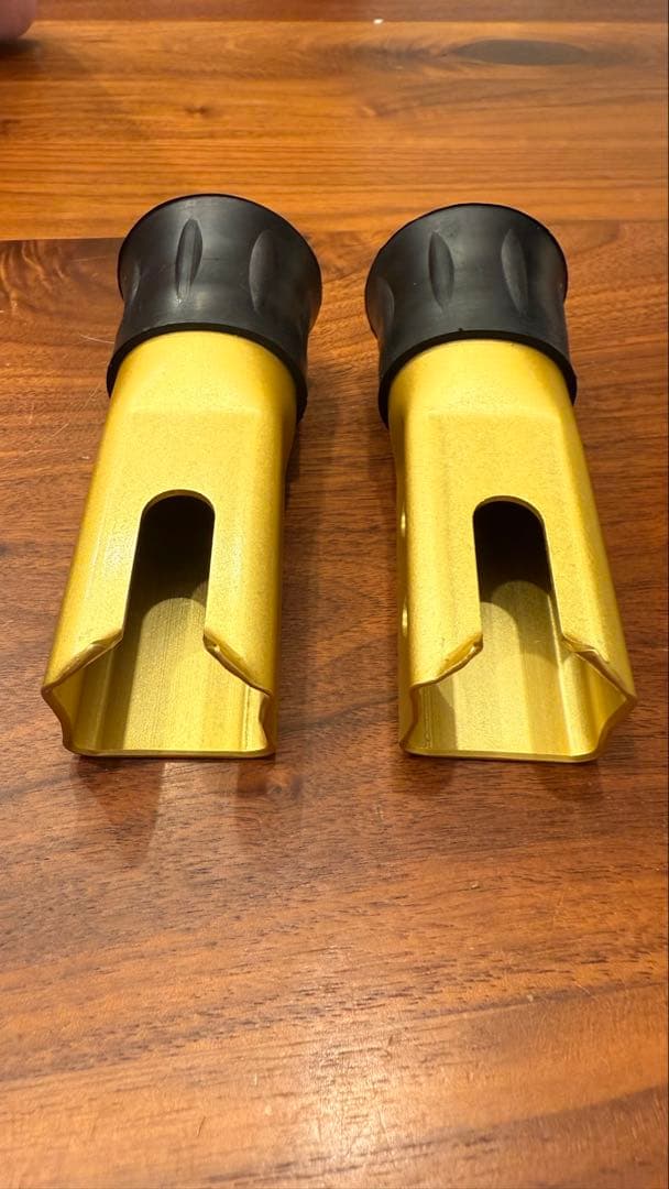 novita 100 イエローゴールド 　カーミットチェア