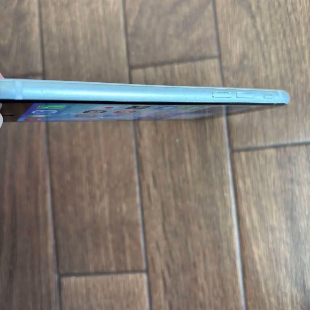 iPhone SE 第2世代　au 128GB ホワイト(バッテリー84%)