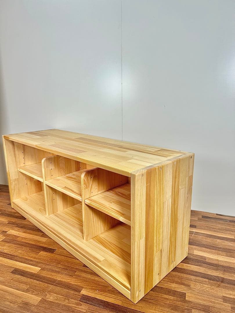 渡邊美樹様　絵本棚下段のみ