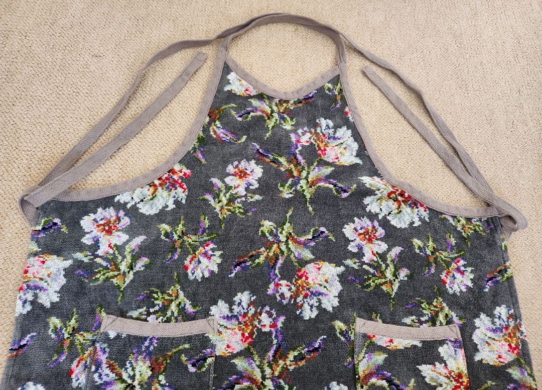 Feiler/フェイラー 花柄エプロン シェニール織 グレー