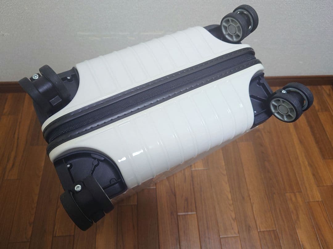 リモワ サルサ エアー 845.52 ホワイト 34L 4輪