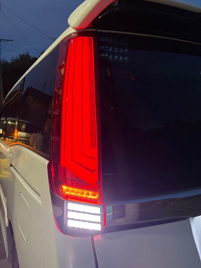 ヒロくん様、専用　ヴァレンティテールランプ・ノア、ヴォクシー80 系