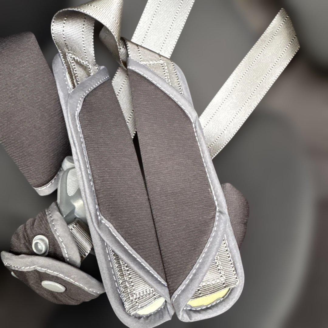 Combi チャイルドシート　ウィゴー　LYF-375