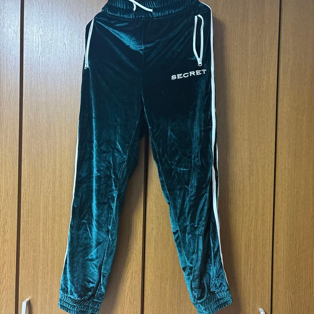 secretベロアセットアップグリーン - メルカリ