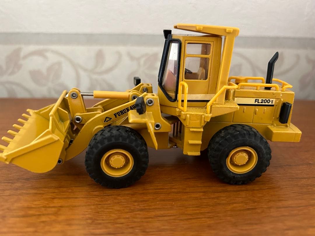古河機械金属ホイールローダーFL200-I新品 ミニチュア - メルカリ