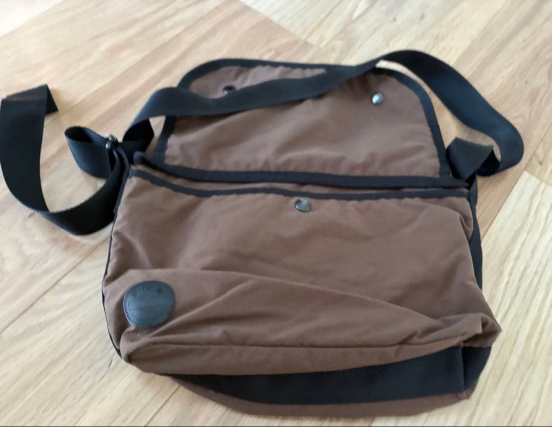 24SS MHL. WORN NYLON OXFORD メッセンジャーバッグ