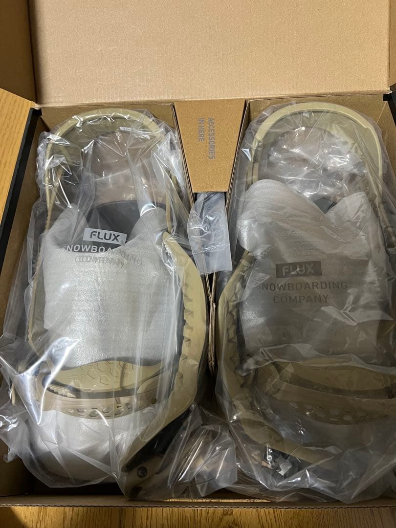 新品、 未使用FLUX CV size M COLOR: BEIGE