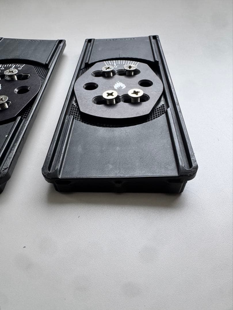 Spark R&D Canted Pucks　ソリッドボードパック