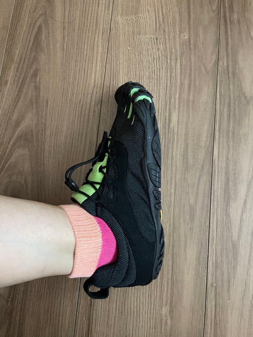 ウォーキング・ランニングウェア V-Run RETRO 21W8002 black/green 22.5cm