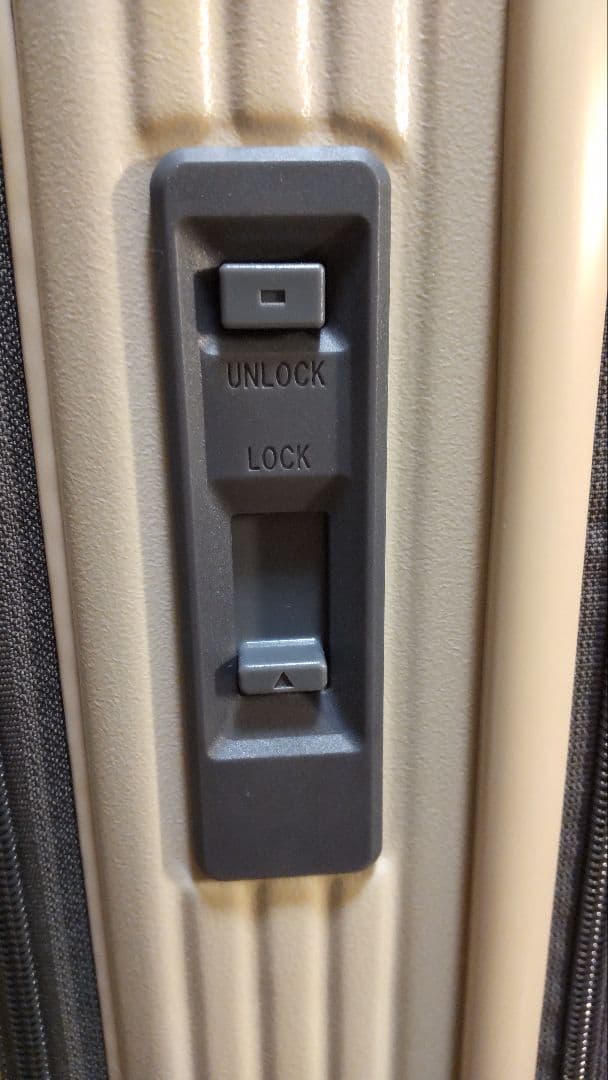 innovator 21L スーツケース バニラ イノベーター