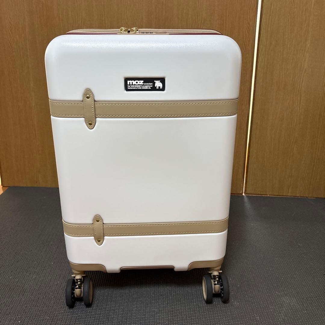 【moz】 キャリーケース ホワイト/ネイビー