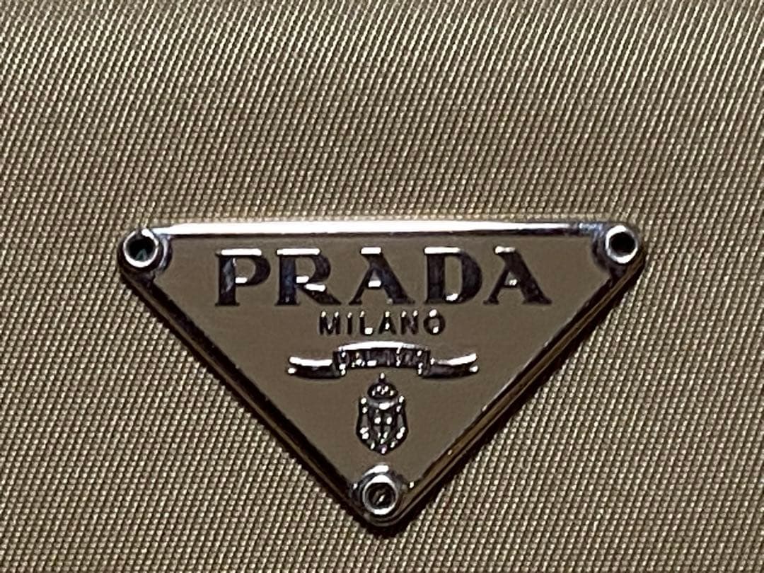 チャンドラー様用新品未使用・PRADA ベージュ キーケース