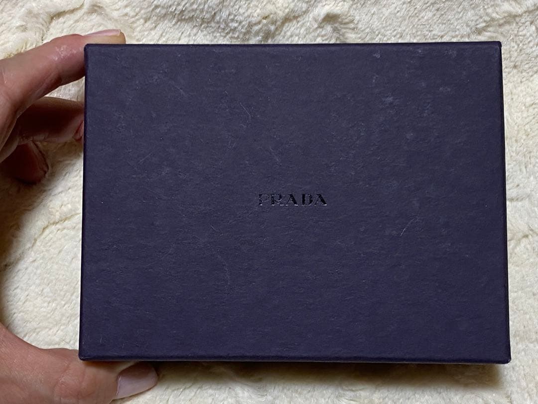 チャンドラー様用新品未使用・PRADA ベージュ キーケース