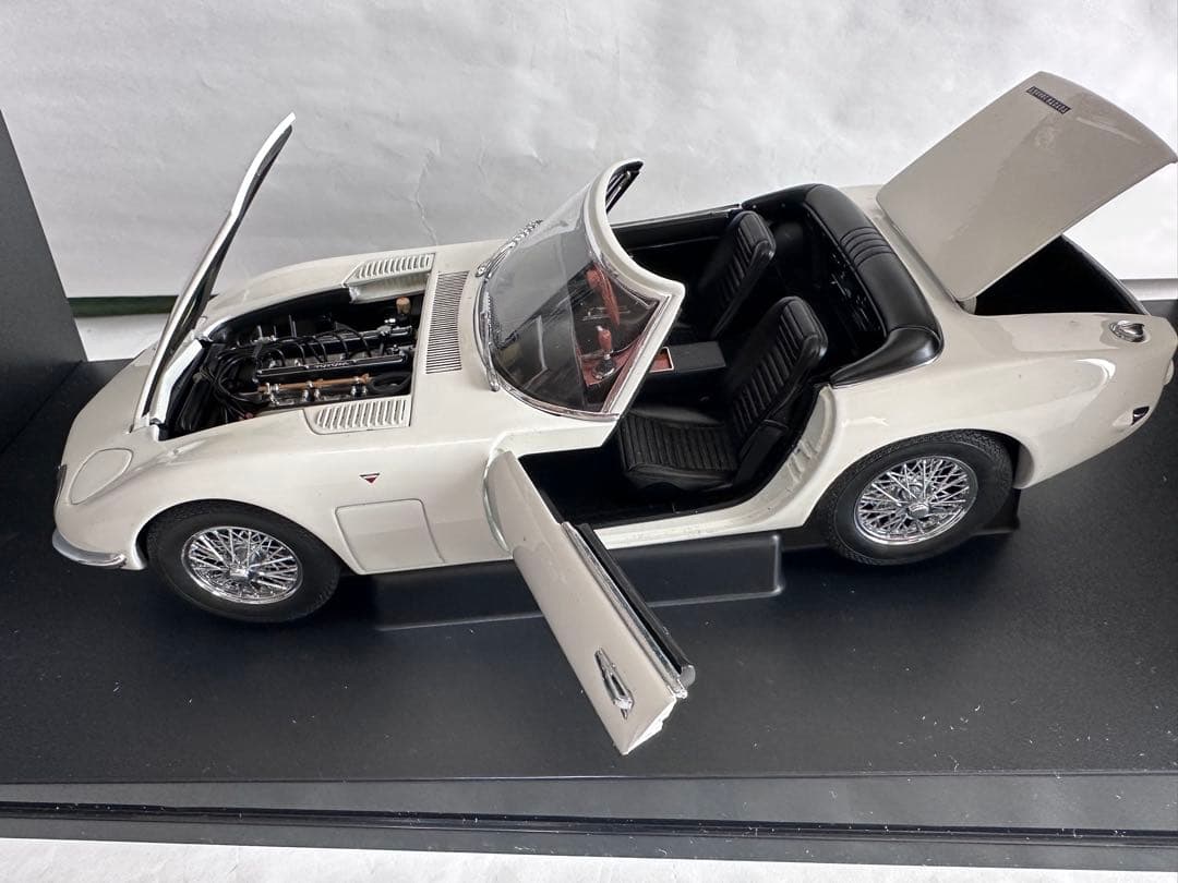 オートアート 1/18トヨタ2000GT 007 ボンドカー