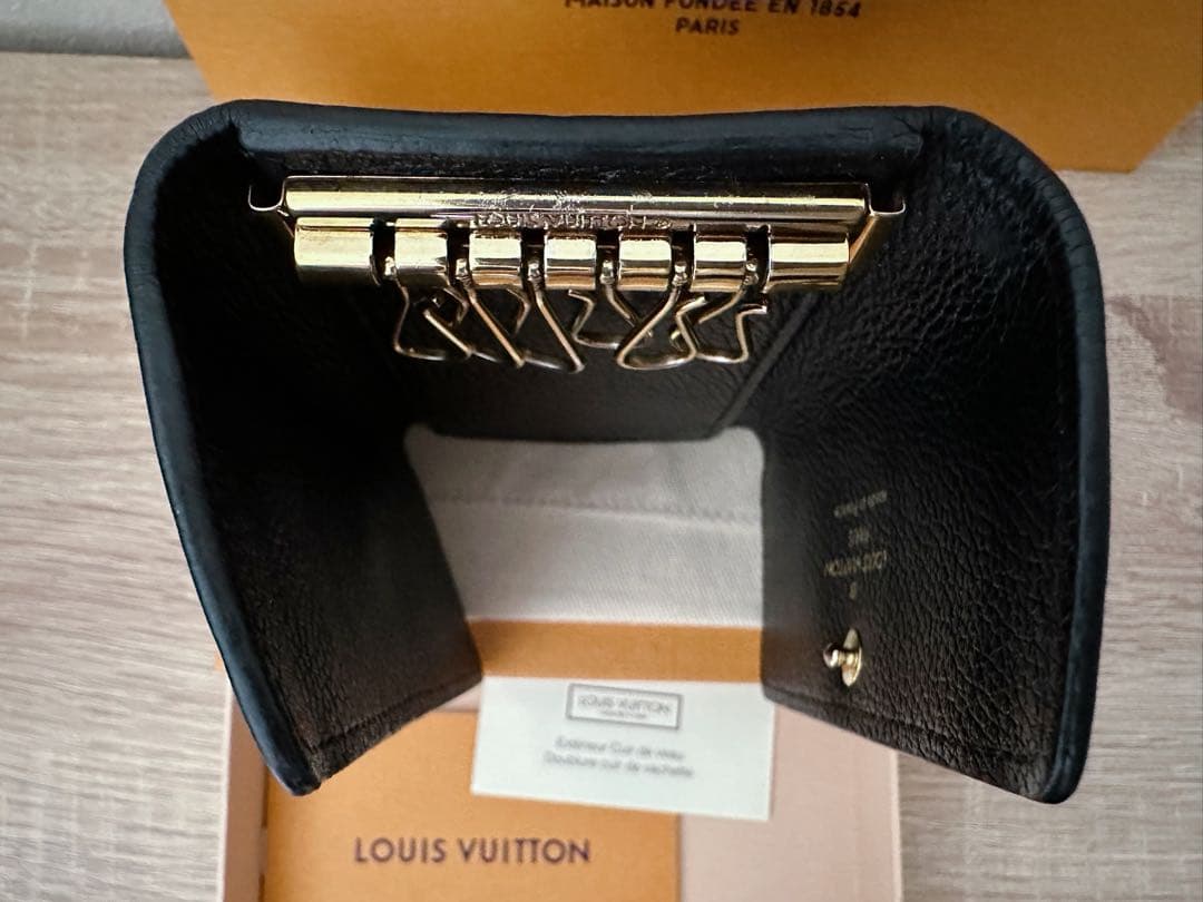 ルイヴィトン ミュルティクレ6 モノグラムアンプラント