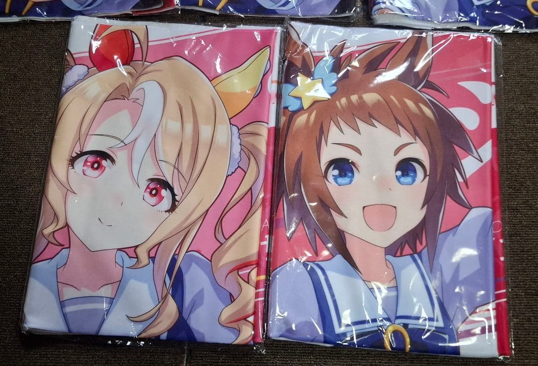 ウマ娘 公式応援タオル4枚とクッションとうちわとクリアファイル7枚とフィギュア