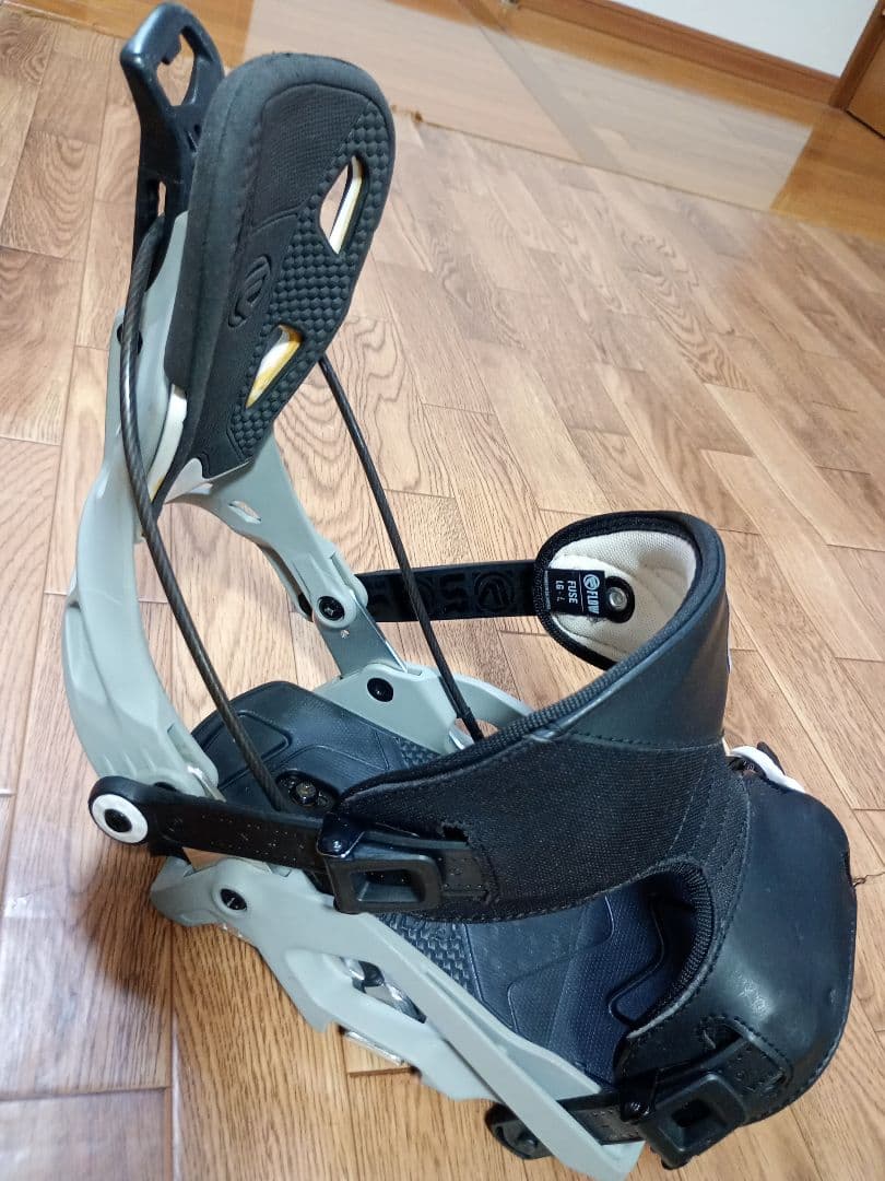 FLOW FUSE ビンディングLサイズ グレー色