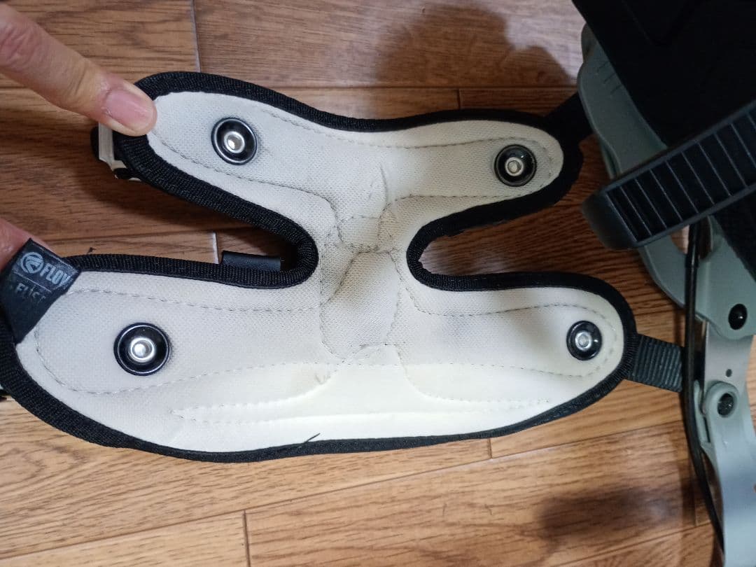 FLOW FUSE ビンディングLサイズ グレー色