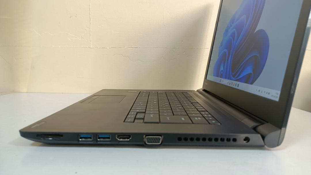 美品ノートパソコンTOSHIBA第五世代Corei5 SSD256Gメモリ16G